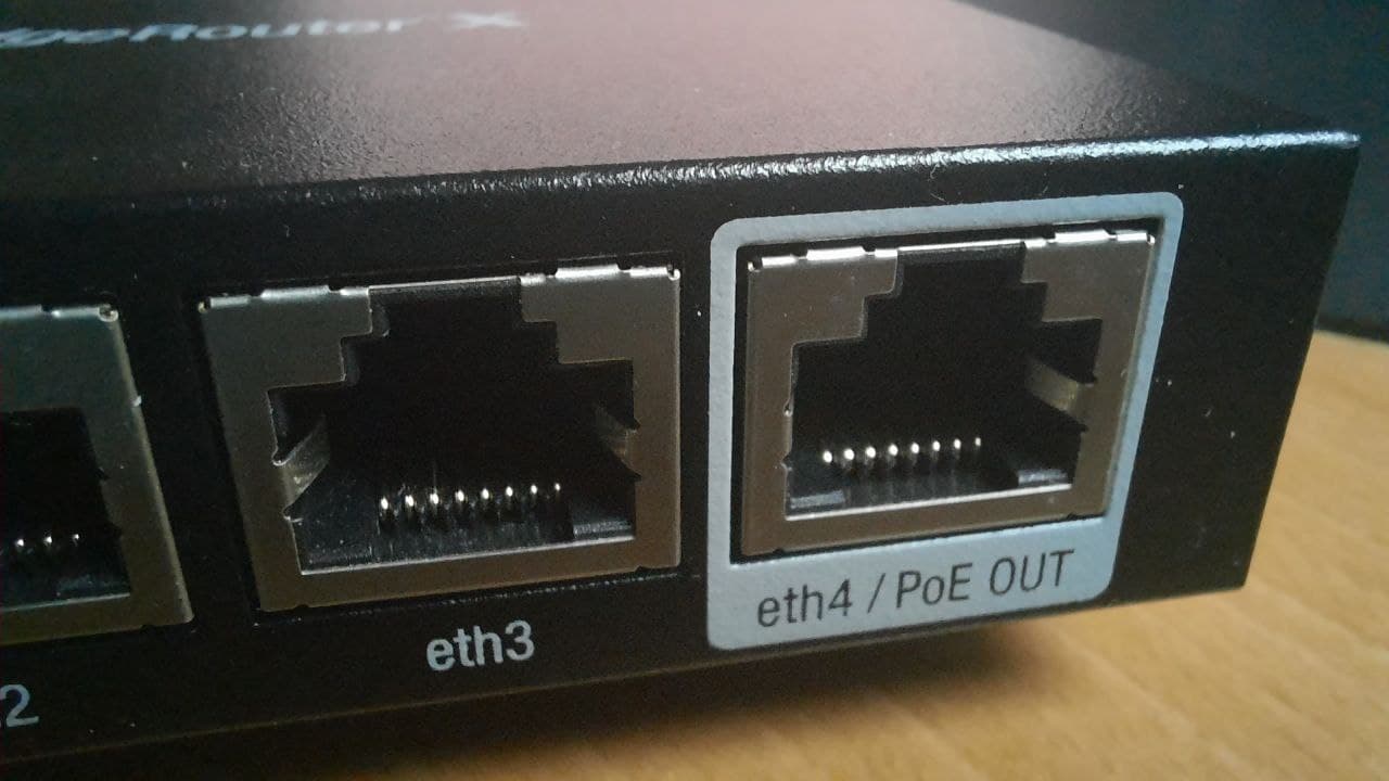 Switch réseau injecteur PoE+ 10/100 8+2 ports (pour alimentation de 8  caméras ou portiers vidéo avec PoE) 